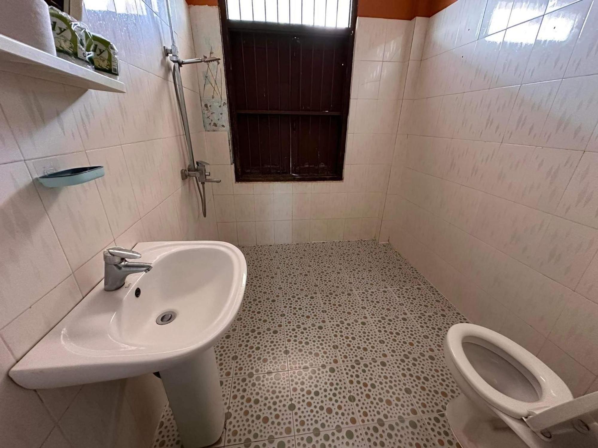 לואנג פרבאנג Vongprachan Backpackers Hostel מראה חיצוני תמונה