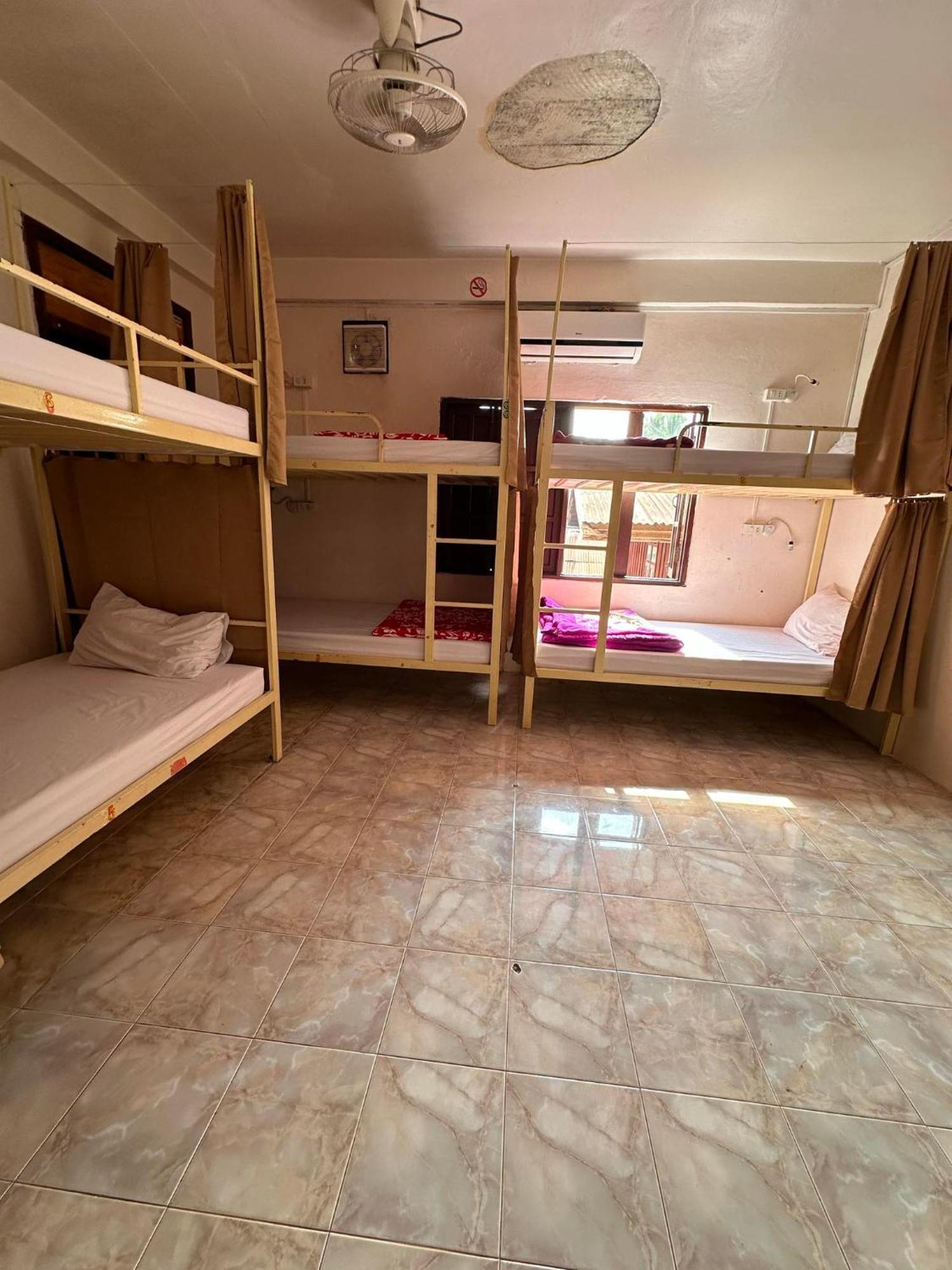 לואנג פרבאנג Vongprachan Backpackers Hostel מראה חיצוני תמונה