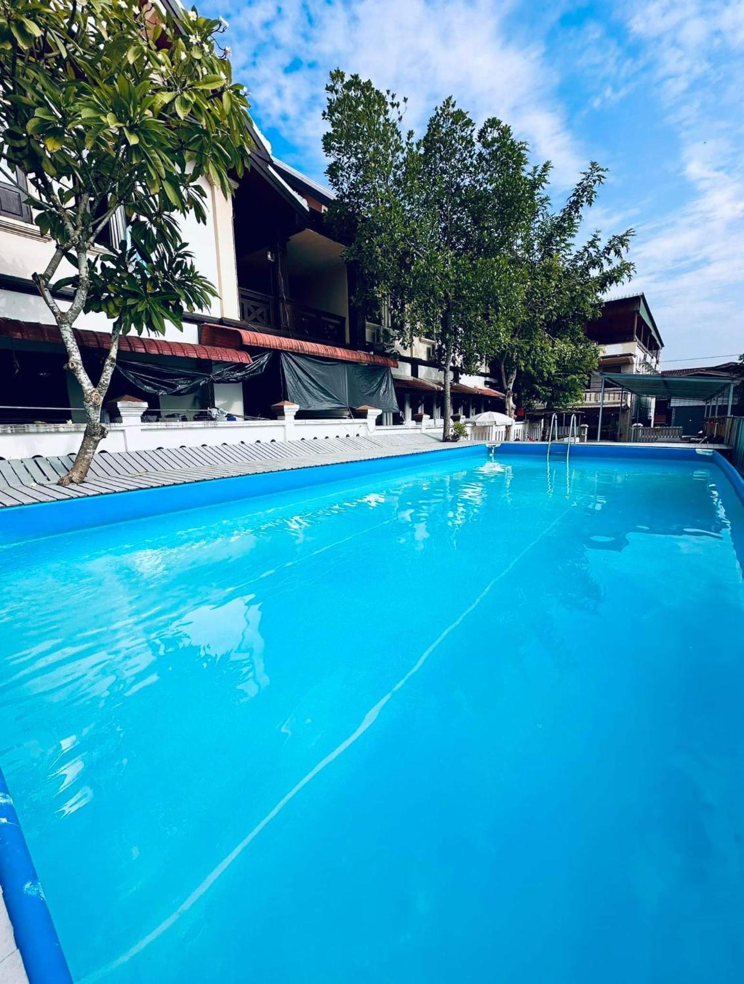 לואנג פרבאנג Vongprachan Backpackers Hostel מראה חיצוני תמונה