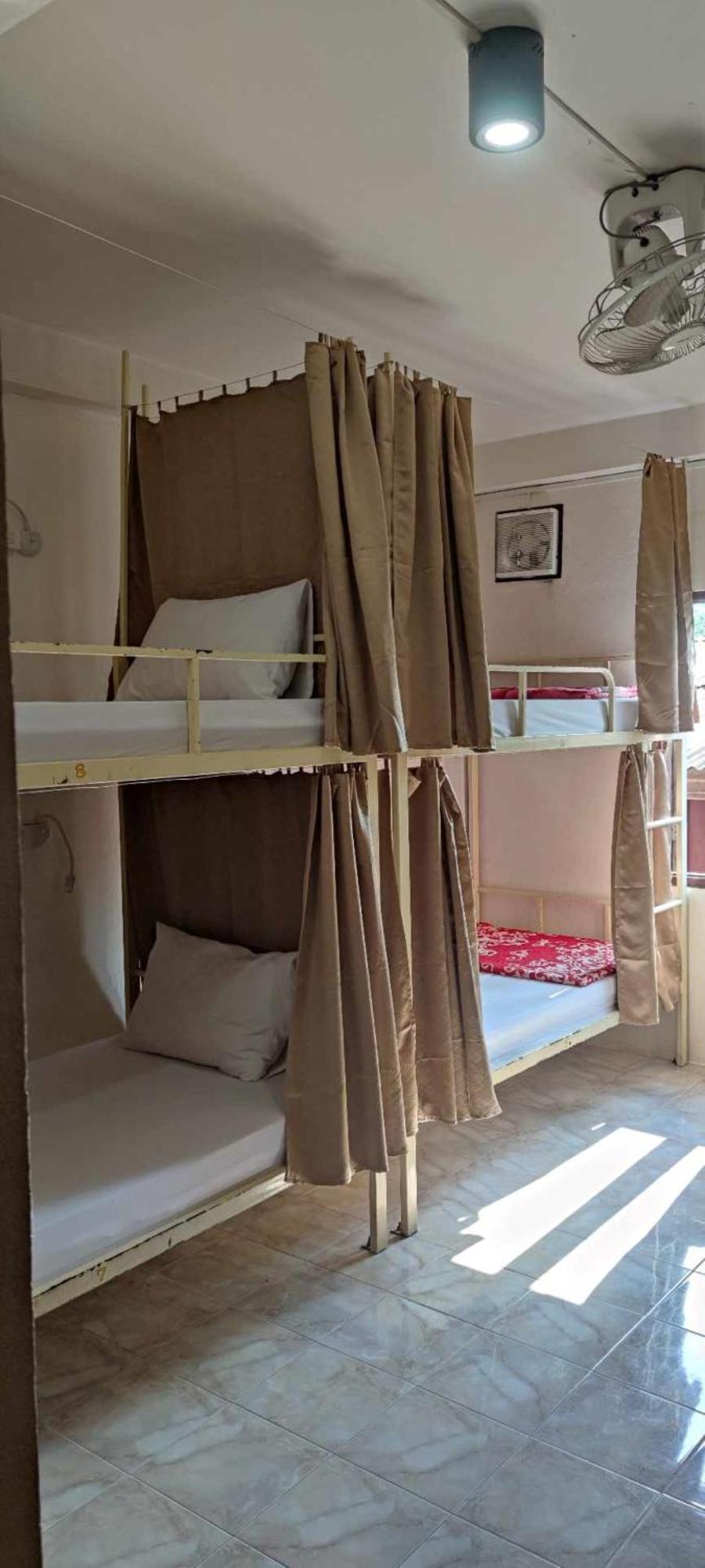 לואנג פרבאנג Vongprachan Backpackers Hostel מראה חיצוני תמונה