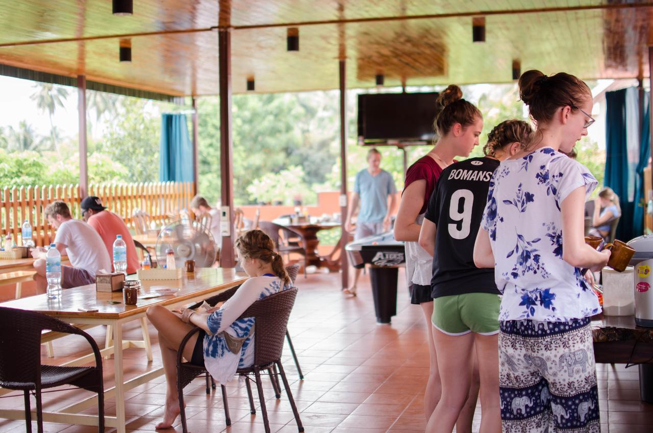 לואנג פרבאנג Vongprachan Backpackers Hostel מראה חיצוני תמונה